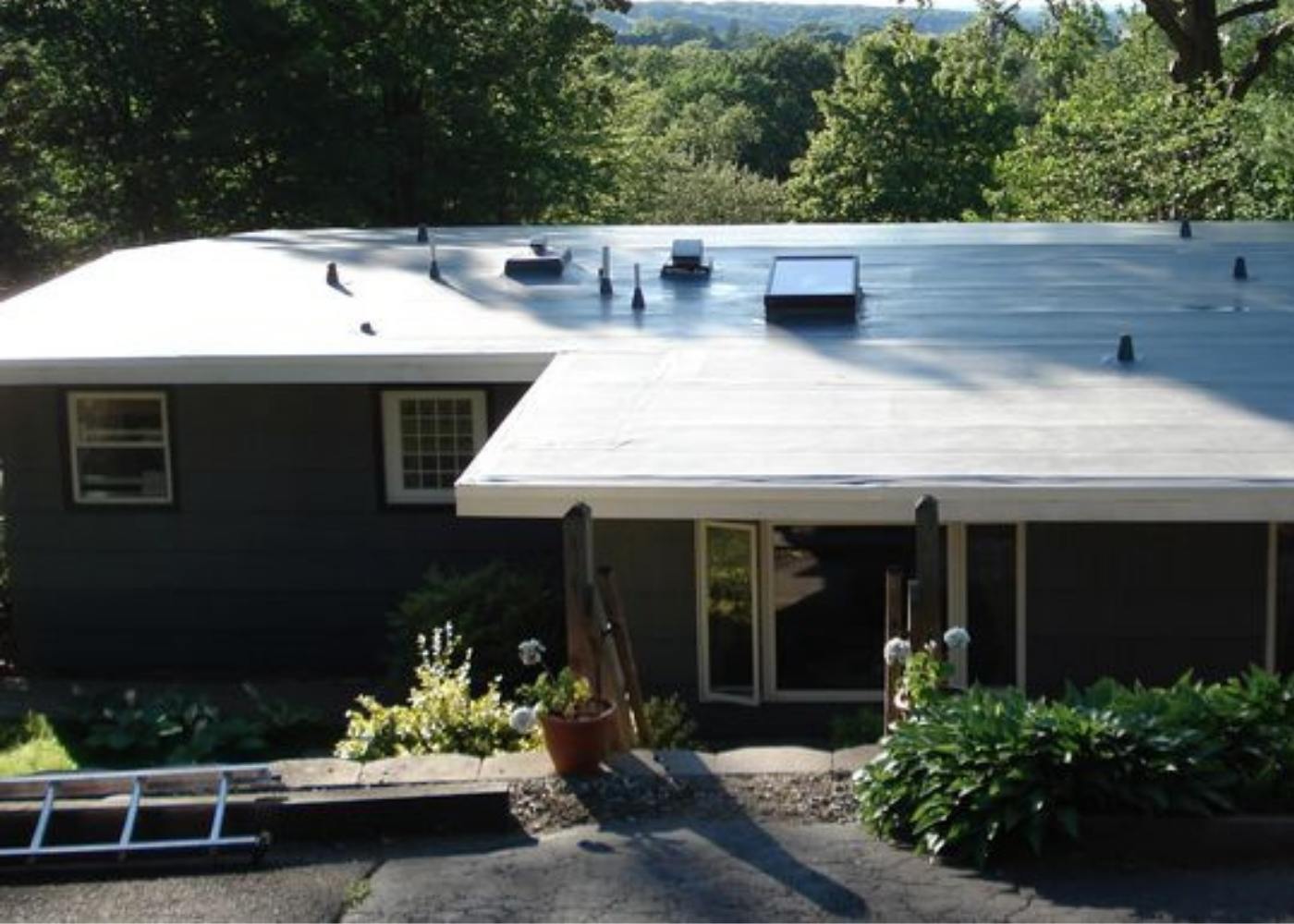 Single-story home with flat roofing system